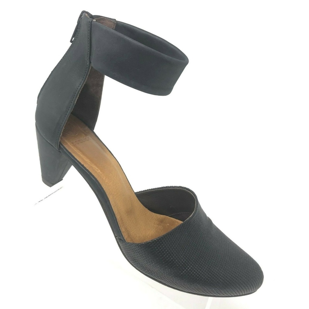 Coclico Sly Ankle Strap Pump Womens Shoe Sz 7
